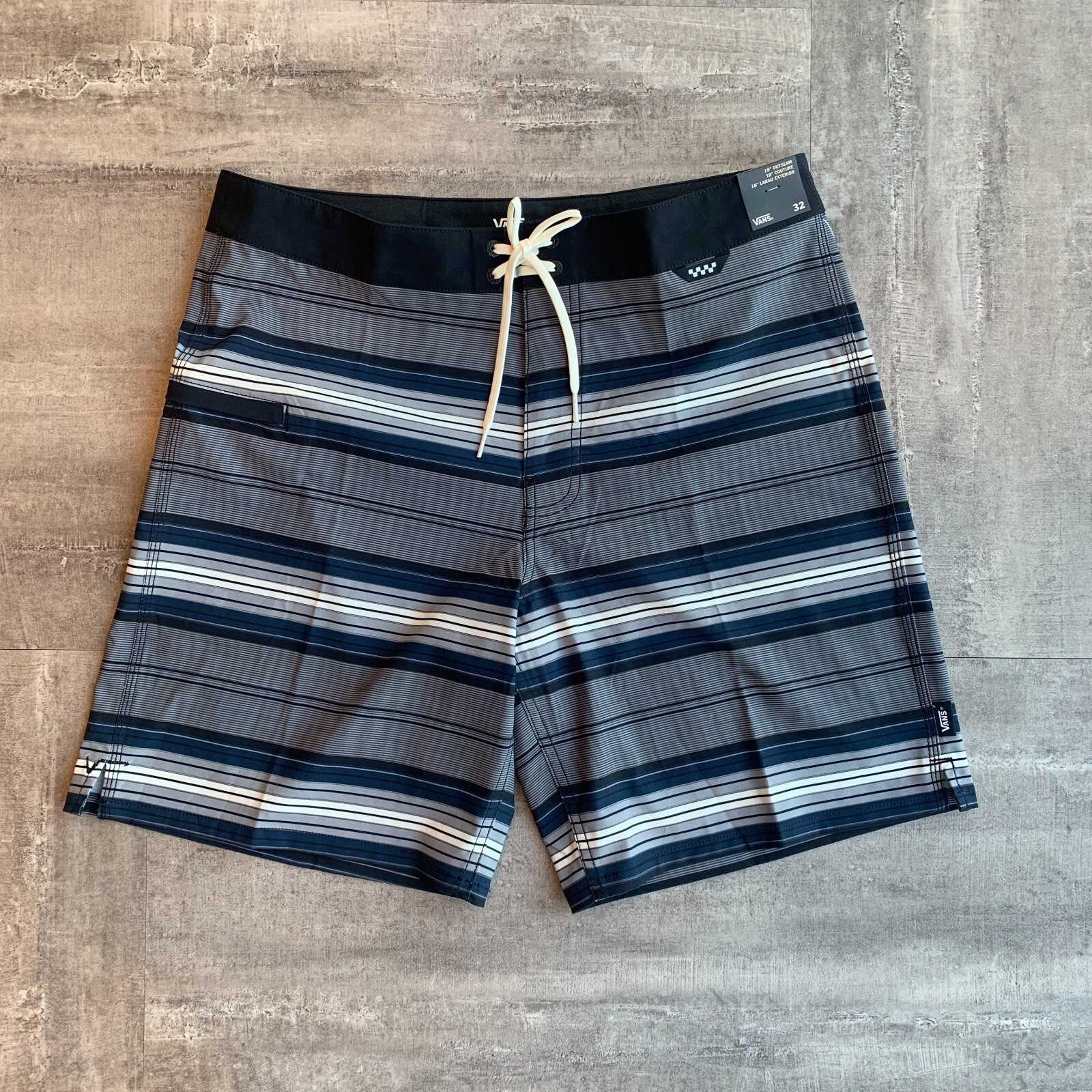 Совершенно новые мужские шорты Vans The Daily Stripe Boardshorts черного цвета 32 6590₽