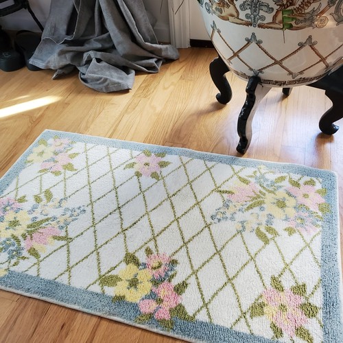 Longaberger Badematte Teppich Pastell Rankgitter Muster Blau Rosa Creme Weiß 18,5"x31" - Bild 21 von 24