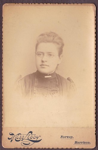 Lillian Kilbourne Cabinet Photo of Young Woman - Norway / Harrison, Maine - Picture 1 of 2