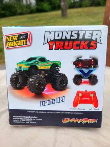 Bigfoot SnakeBite Radio Control Monster Truck Lights Up Underneath New 1:43 - Picture 3 of 8