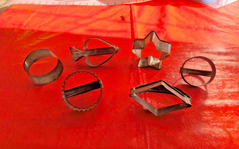 Lot Of 6  Antique/ Tin Cookie/Bisquit/Sandwich Cutters