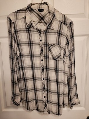 Torrid Button Down Black & White Plaid 100% Rayon Long Sleeve Womens Top Sz 1