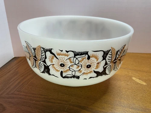 Fuire King Milk  Glass Brown Black Poppies 2 1/2 Qt Quart Mixing Bowl