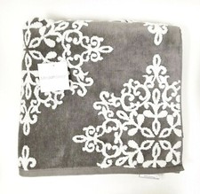 NEW SPA PLUSH,FLUFFY SOFT GRAY,WHITE 3D MANDALA PATTERN BATH TOWEL