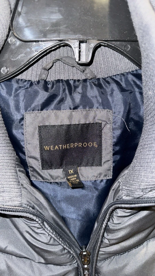 Weatherproof Women’s Grey Puffer Zip Up Vest Size 1X - Image 3 of 4