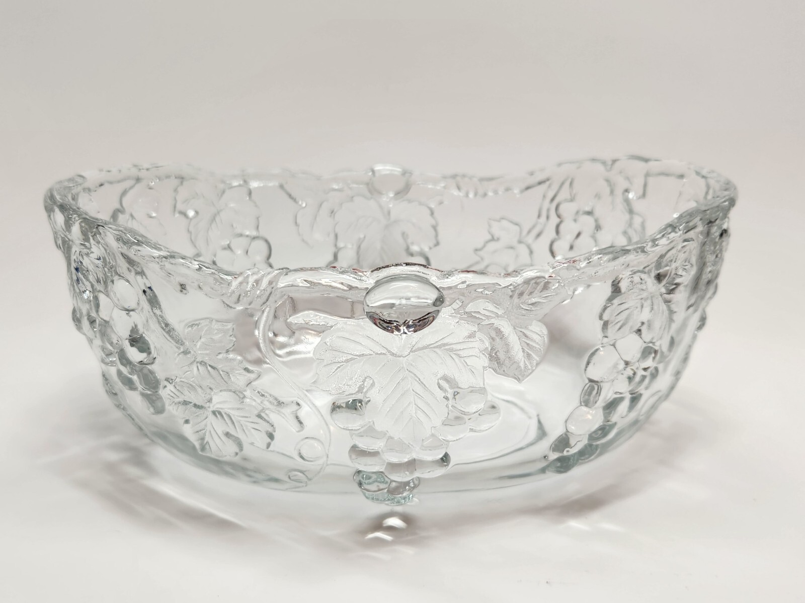 Vintage Indiana Glass Grape Harvest Pattern Large Fruit Bowl