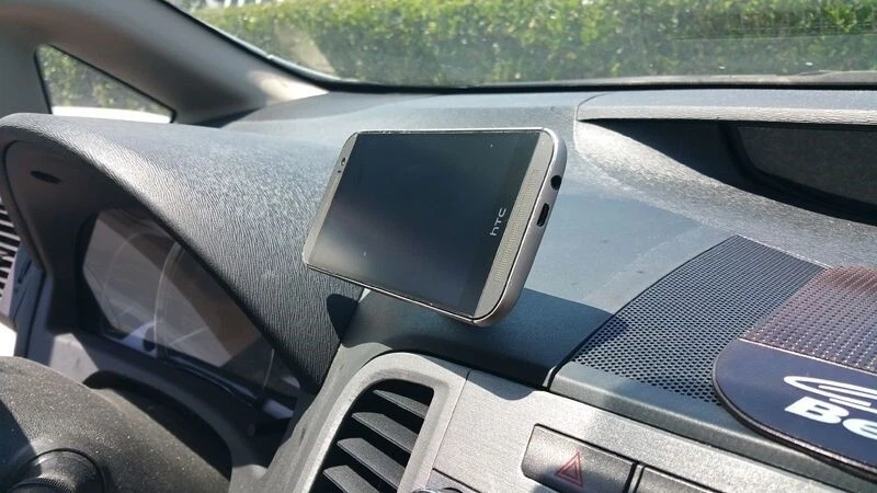 4 SETS GIFT ANY Smart Phone /PADS Holder Mount on Car Dash board W/ Gift box - Image 3 of 4