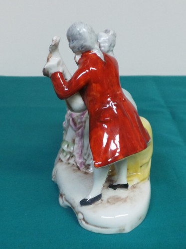 VINTAGE EAST GERMANY MUSICAL FIGURINE POTTERY - Picture 3 of 5