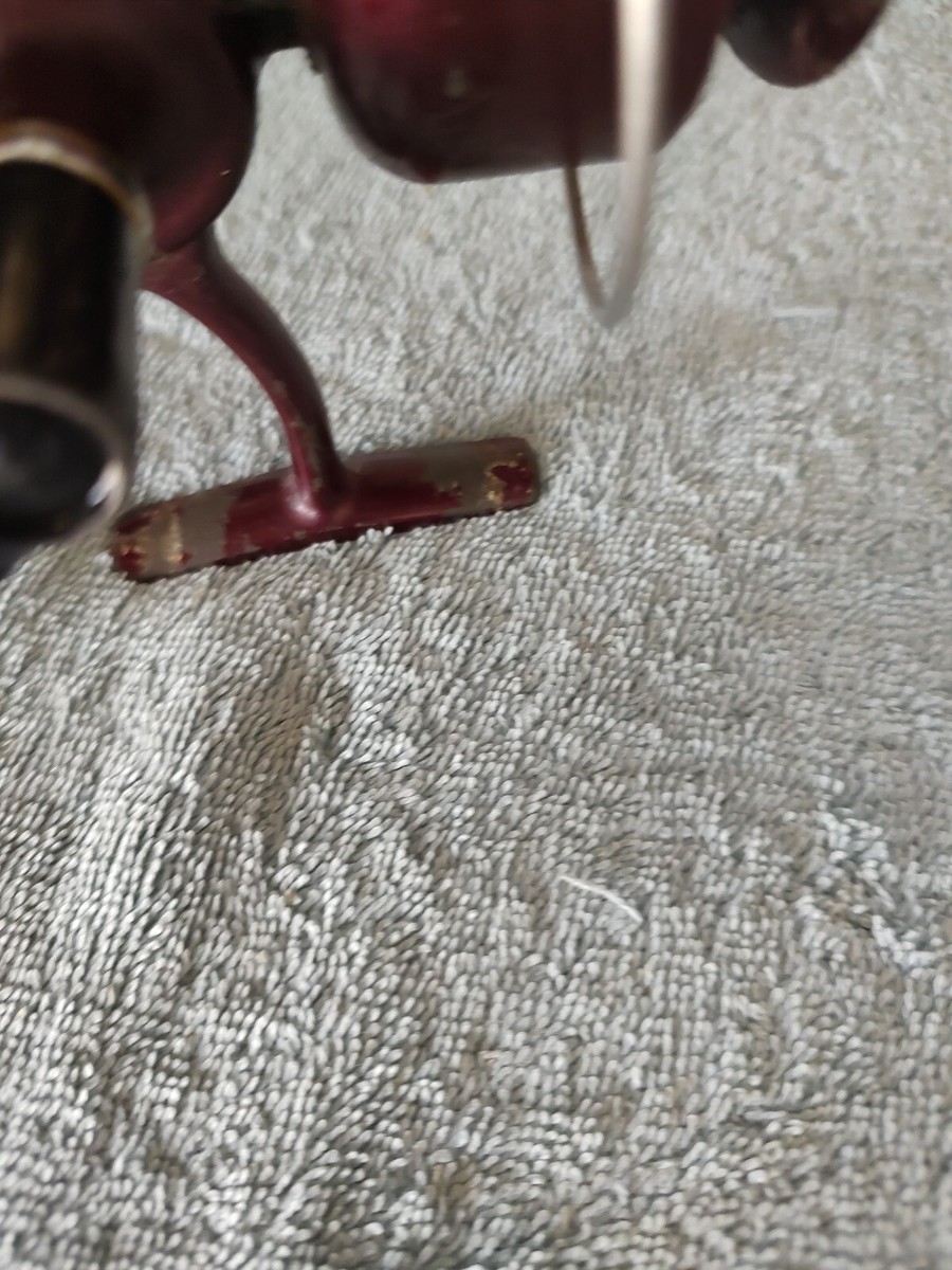 Vintage Shakespeare 2062 Spinning Fishing Reel MODEL USA red rare