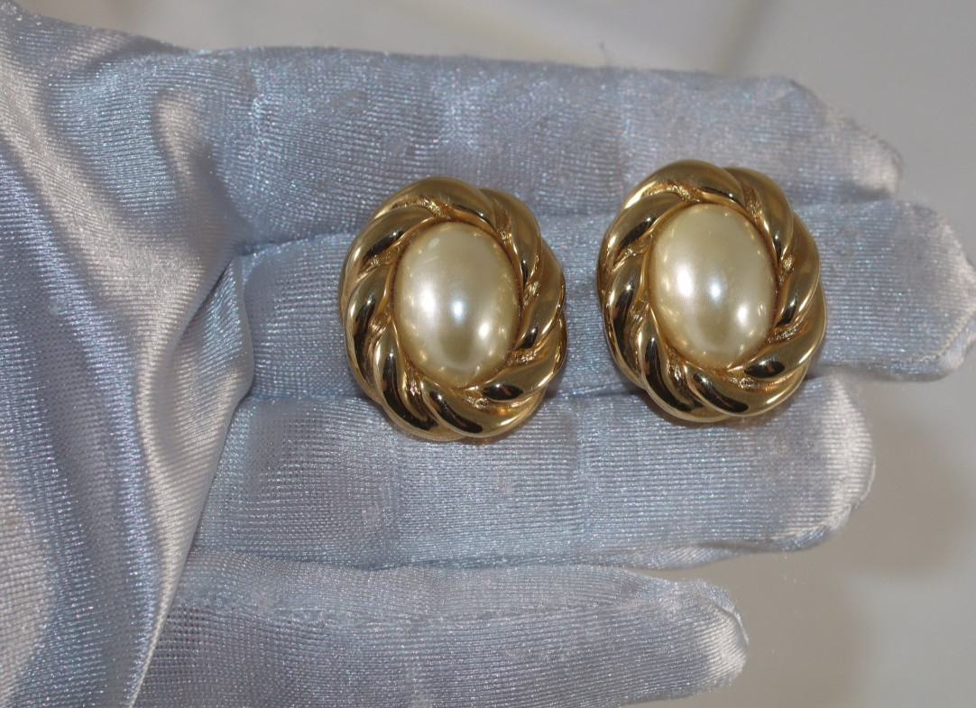 Vintage KJL Kenneth Jay Lane faux pearl gold plat… - image 4