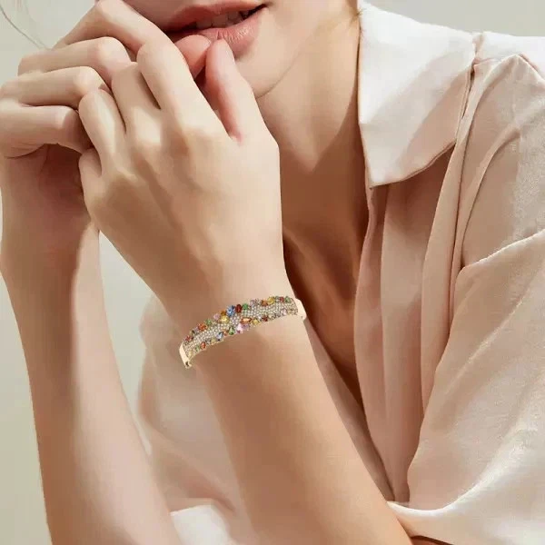 Brazalete arco iris con racimo de zafiro multicolor creado en 10 quilates enchapado en oro amarillo de 14 k Foto 2 de 4