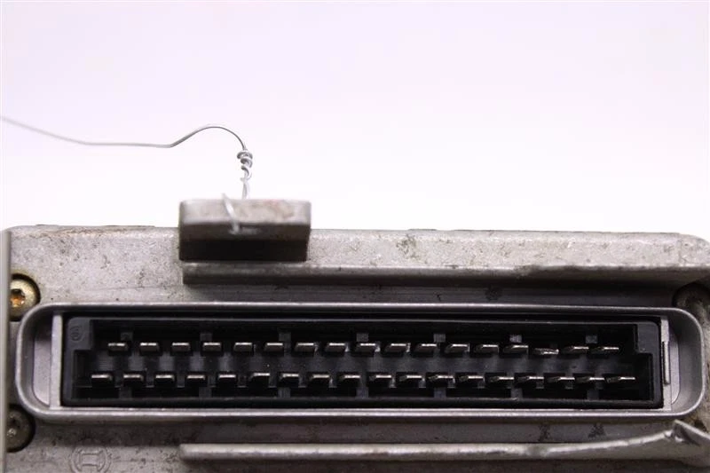 Used Engine Control Module (ECM) fits: 1991 Volkswagen Golf Electronic Control M Foto 4 de 4