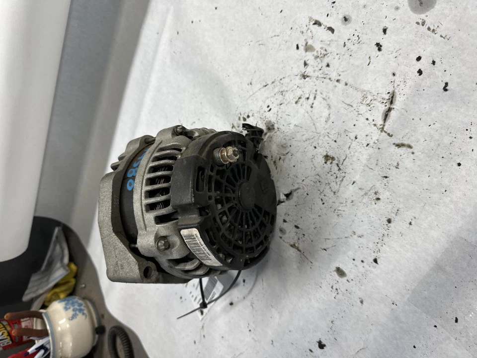 Alternador usado compatible con: Chevrolet Suburban 1500 2007 160 amperios opt KW1 grado A Foto 2 de 4