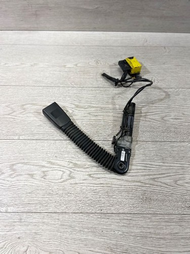 BMW 5 E60 E61 2006 Gurtschloss vorne 6982520 KAN14962