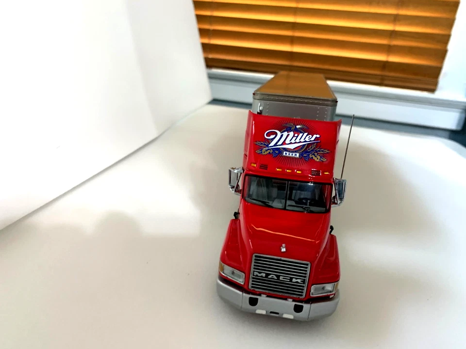 Remolque tractor Franklin Mint Miller Beer Mack camión escala roja 1:43 INV# 3536 Foto 4 de 4