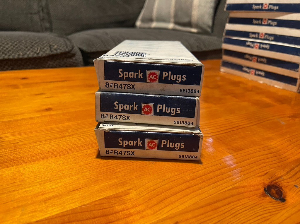 R47SX NOS AC Delco 1 box of 8 plugs you get one box only