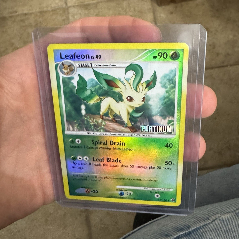 Leafeon LV.40 24/100 Platinum Stamped Reverse Holo Pokemon Card Majestic Dawn 
