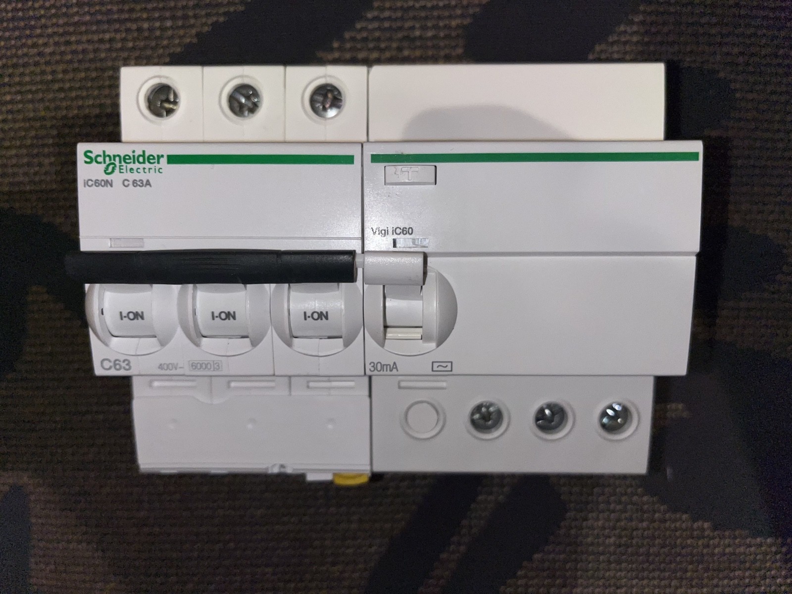Disjoncteur triphasé Schneider A9F77363 bloc différentiel A9V11363 63A - 2