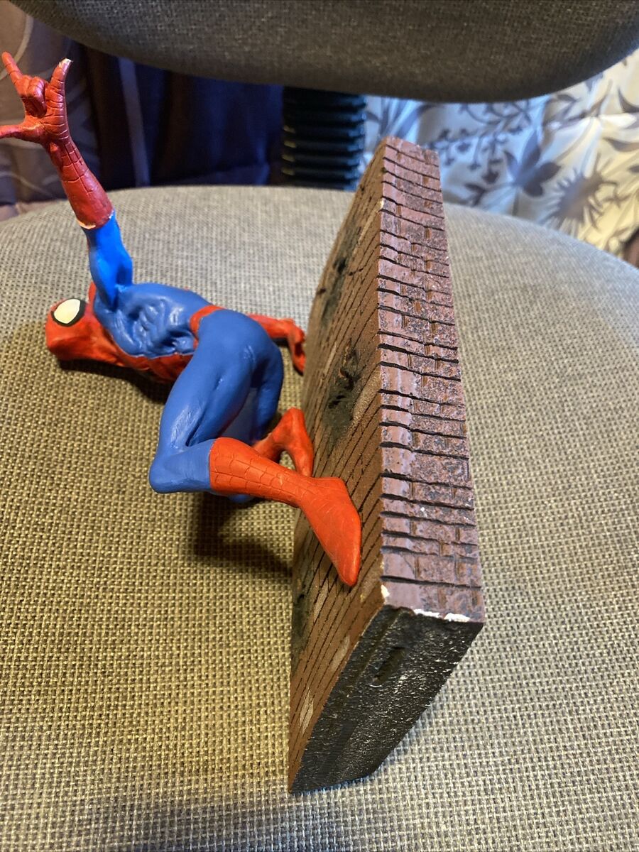BOWEN & CREATIVE LICENSE SPIDER-MAN WALL STATUE SCULPTURE BOWEN & CREATIVE LICENSE SPIDER-MAN WALL STATUE SCULPTURE