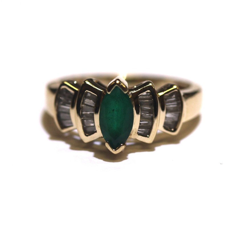 10k yellow gold .40CT EMERALD DIAMONG RING WITH 22 Baguettes 2.7g