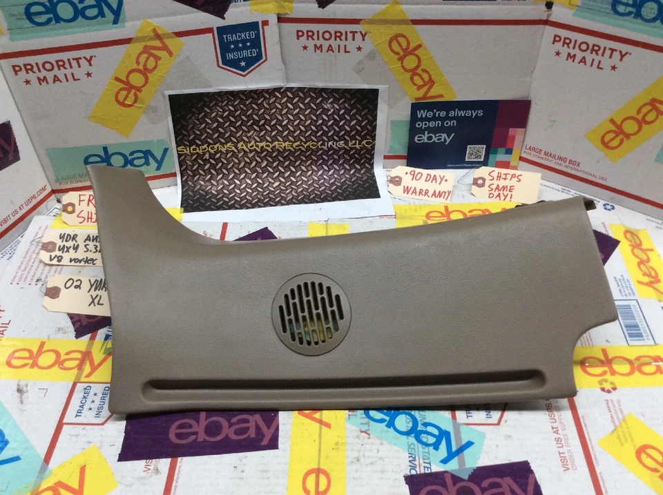 GMC YUKON XL 2000 2001 2002 2003 2004 2005 2006 * moldura puerta carga trasera derecha *90 Foto 2 de 4