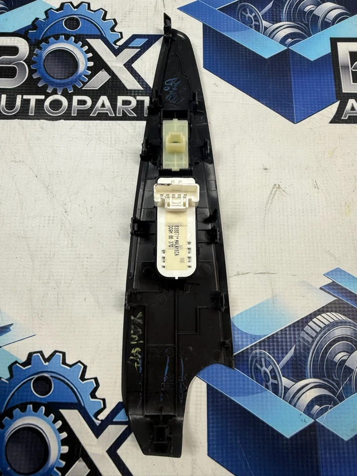 2016-2019 TOYOTA YARIS PASSENGER RIGHT FRONT Window Switch OEM D09H66370 - Image 2 of 4