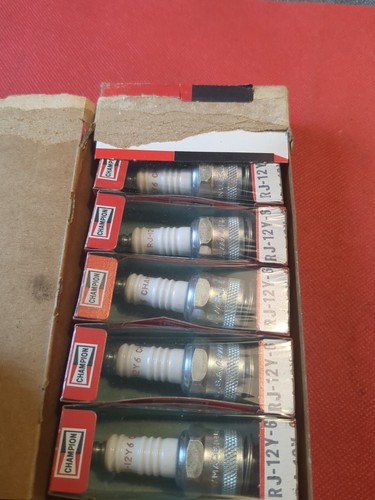 6 CHAMPION RJ12Y6 Spark Plugs RESISTOR TYPE NOS NEW IN BOX - Picture 2 of 4