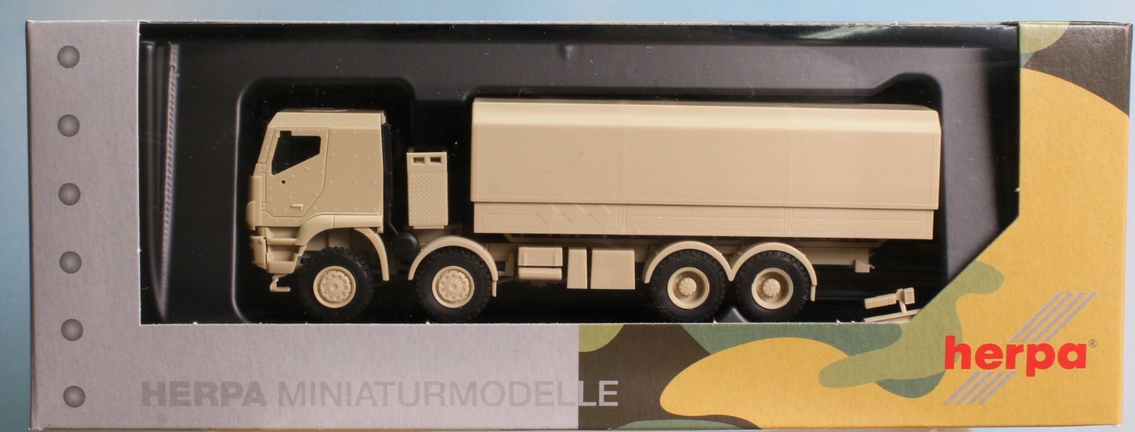 Herpa 746984, - Spur H0 - Maßstab 1:87, Militär: IVECO TRAKKER 8x8 sandfarben