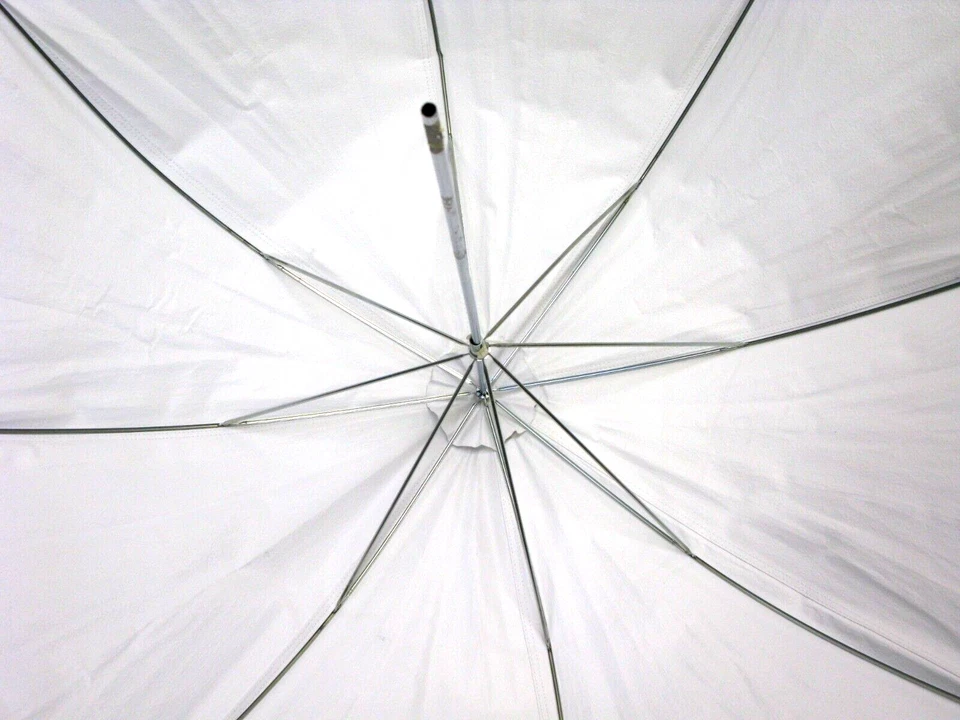 Bowens 100cm Silver Shoot Through Brolly - Image 2 of 3