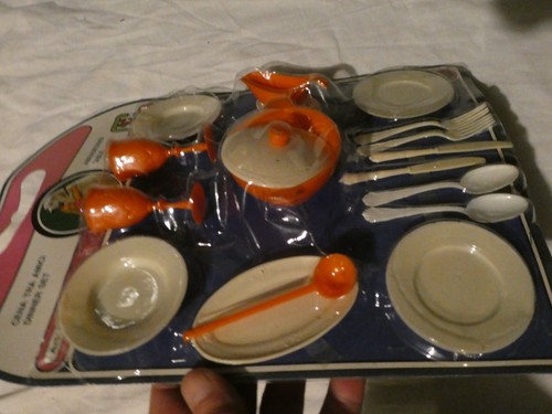 Dinette , jouet de bazar des Années 80 - Picture 3 of 3