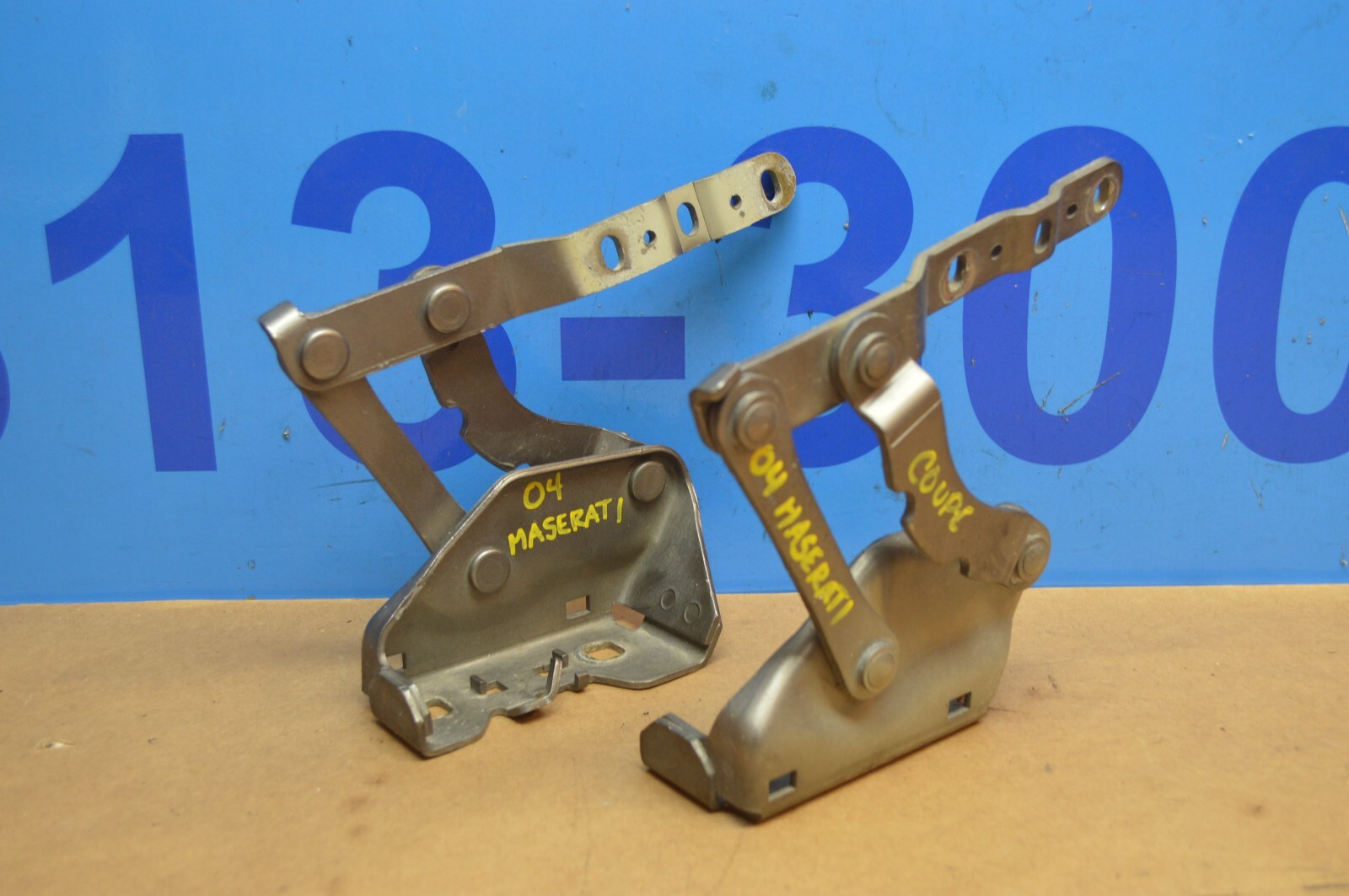 2004 M138 MASERATI GT COUPE LEFT & RIGHT HOOD BONNET HINGE HINGES PAIR