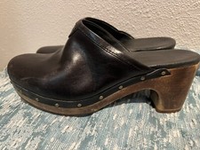 UGG Women s Black Leather Sheepskin Lined Clogs Size 7