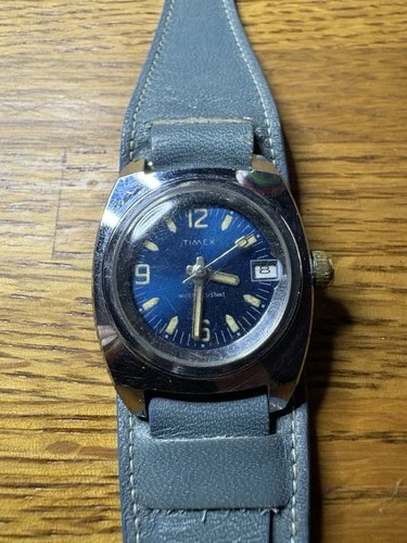 Vintage Timex Watch - Ladies Manual Diver, Calendar,  Runs & Looks Great!