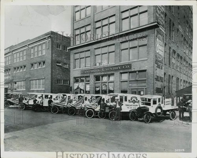 #ad 1972 Press Photo Campbell Steam Laundry company fleet on Sycamore St. Milwaukee $24.99