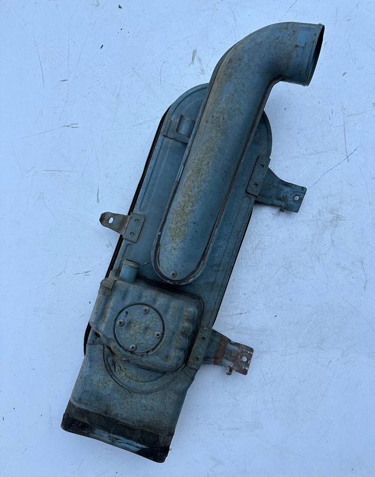 Filtro de aire Datsun 280ZX. Caja de aire. Carcasa limpiador de aire. Foto 2 de 4