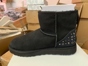 ugg neri con borchie