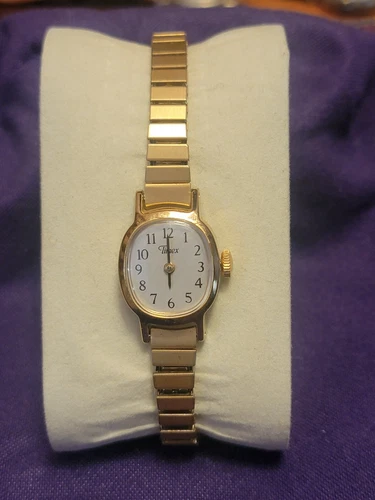 Ladies Vintage Timex Mechanical Watch "T" A7