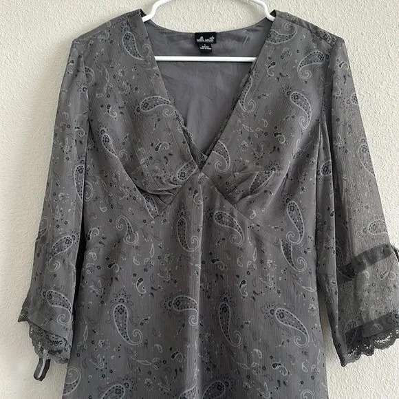 Blusa Willi Smith gris paisley talla pequeña-- Foto 3 de 4