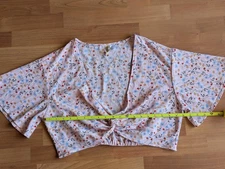 H&M Divided Top Women Crop V Neck Short Sleeve Pink Floral Size 16