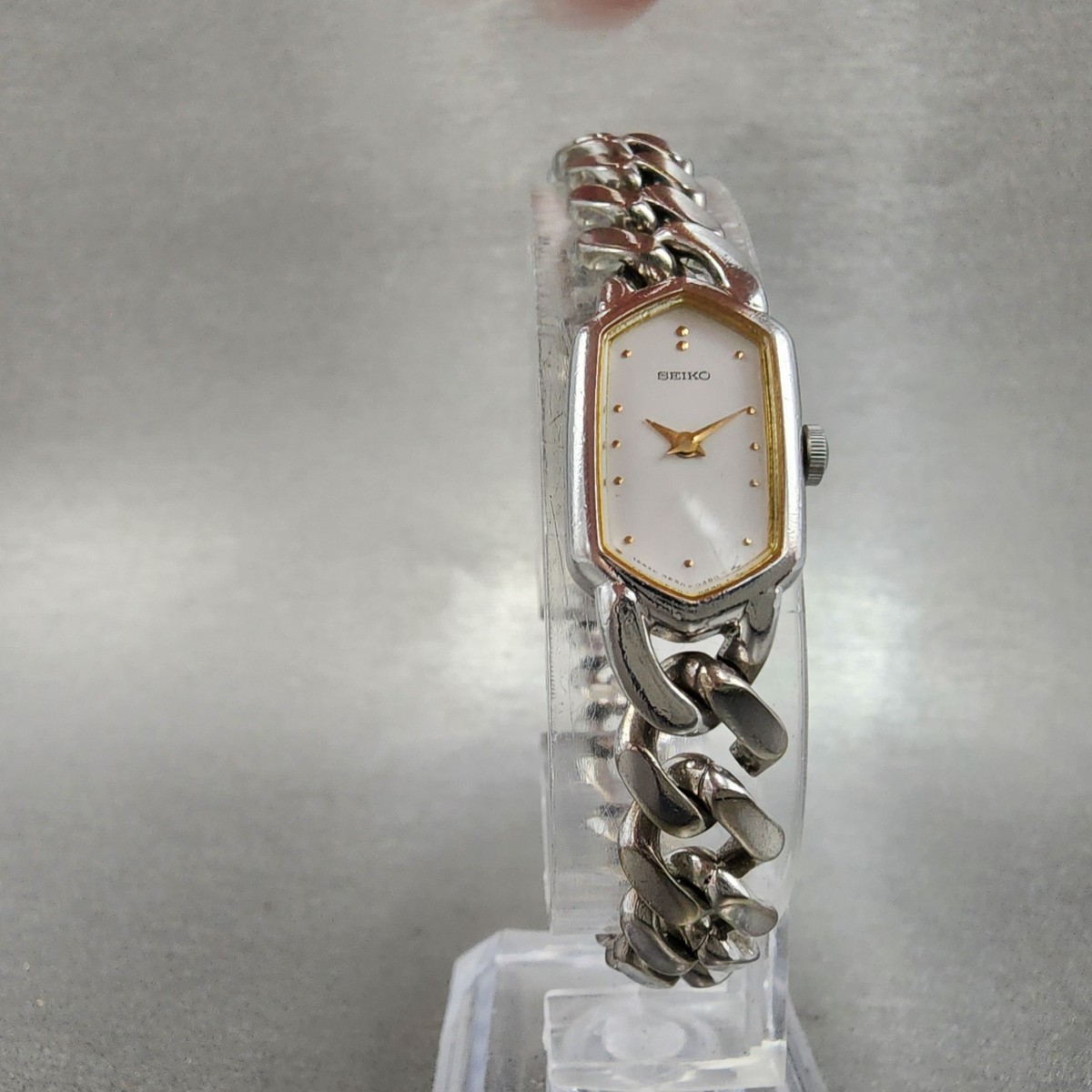 ✨SEIKO✨セイコー✨ホワイト文字盤✨レディース✨2E20-5360✨腕時計✨ Seiko Watch Women 13mm White Dial Silver Tone 2e20-5360 New