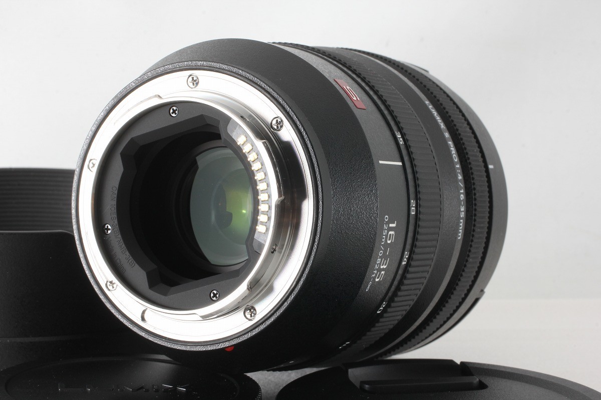 Mint condition Panasonic LUMIX S PRO 16-35mm F4 S-R1635 with all