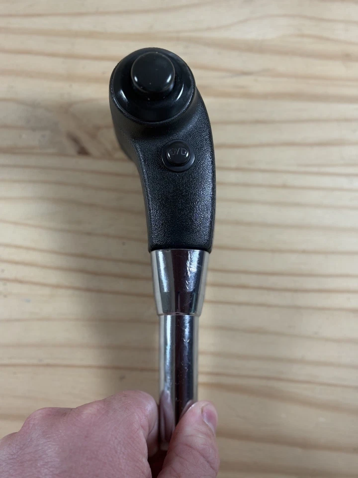 OEM 2005-2012 NISSAN XTERRA PATHFINDER FRONTIER SHIFT HANDLE SHIFTER KNOB GRAY. - Image 4 of 4