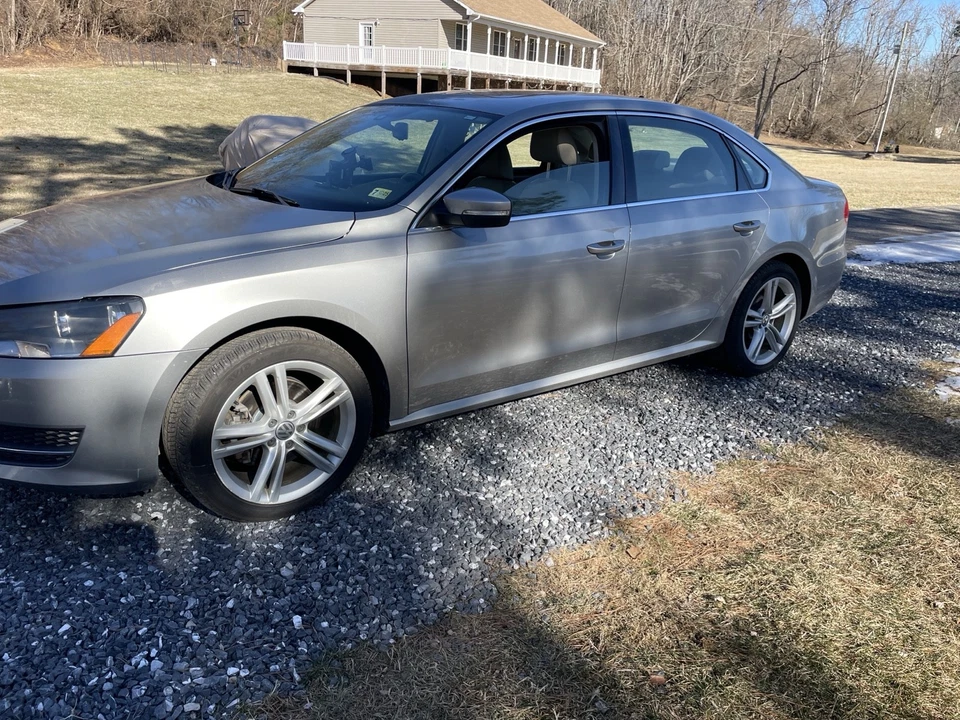 2014 Volkswagen Passat SE - Image 2 of 4