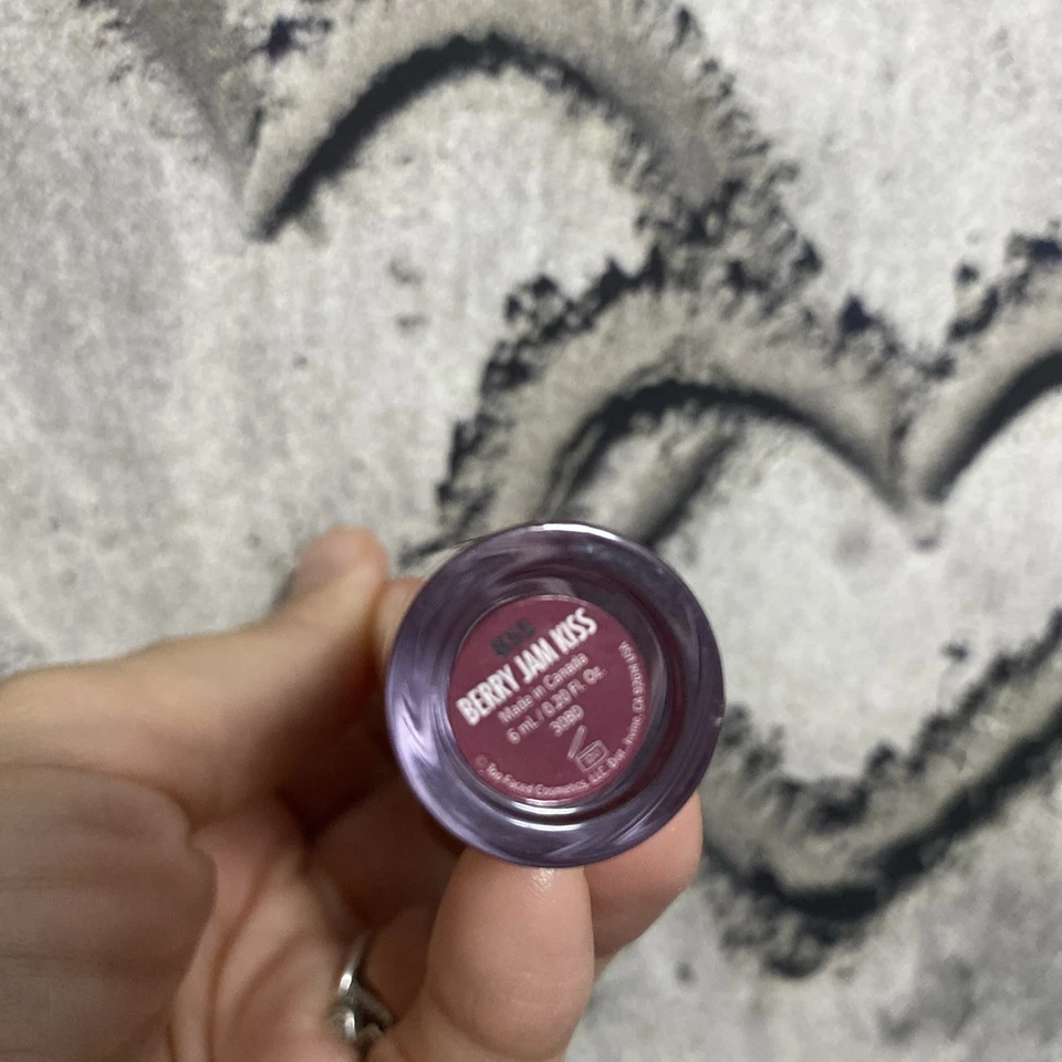 Bálsamo almohada hidratante tratamiento labial Too Faced bálsamo labial # Berry Jam Kiss Foto 3 de 4