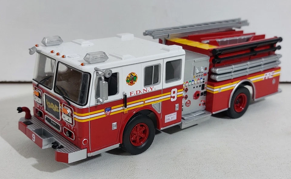 I125690 HACHETTE 1/43 - Camion Pompieri Vigili del fuoco Seagrave - Immagine 2 di 4