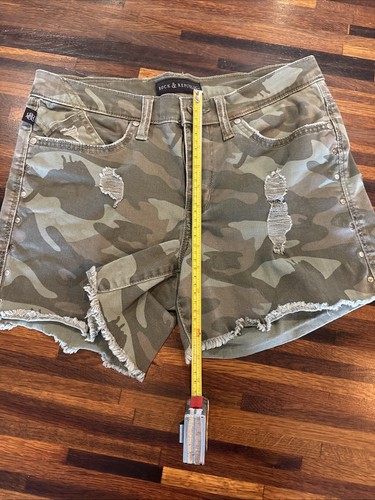 ROCK & REPUBLIC Women Camo Stretchy Distressed Raw Hem Shorts Size 6 - Picture 7 of 7