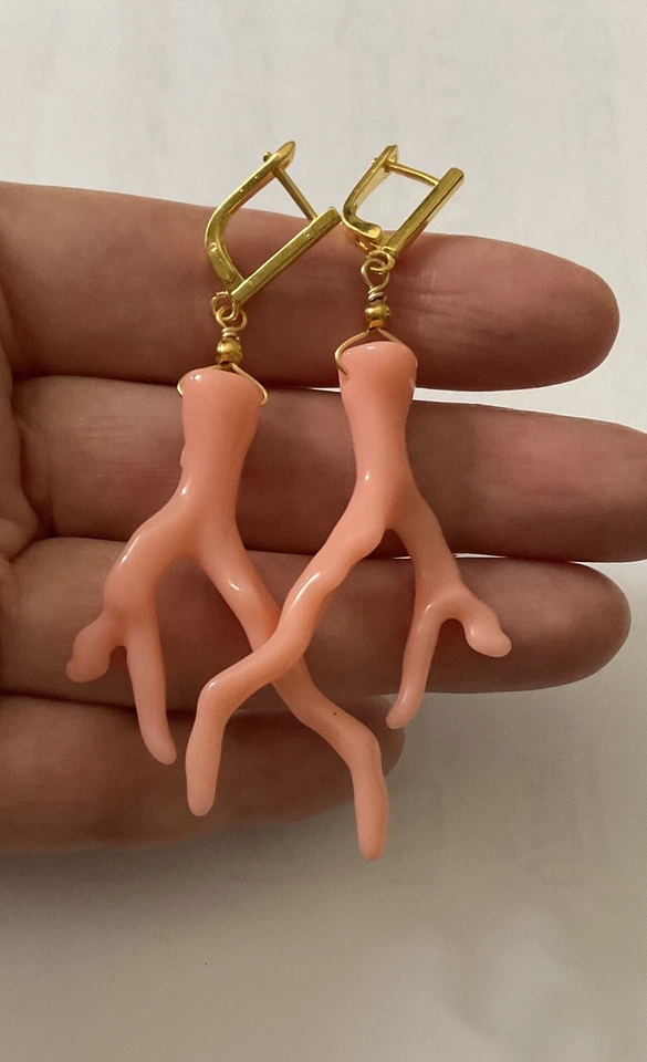 CORAIL ROSE BAKELITE SCULPTÉ, LONGUES BOUCLES D’OREILLES ANCIENNES ORIGINAL - Photo 2/4