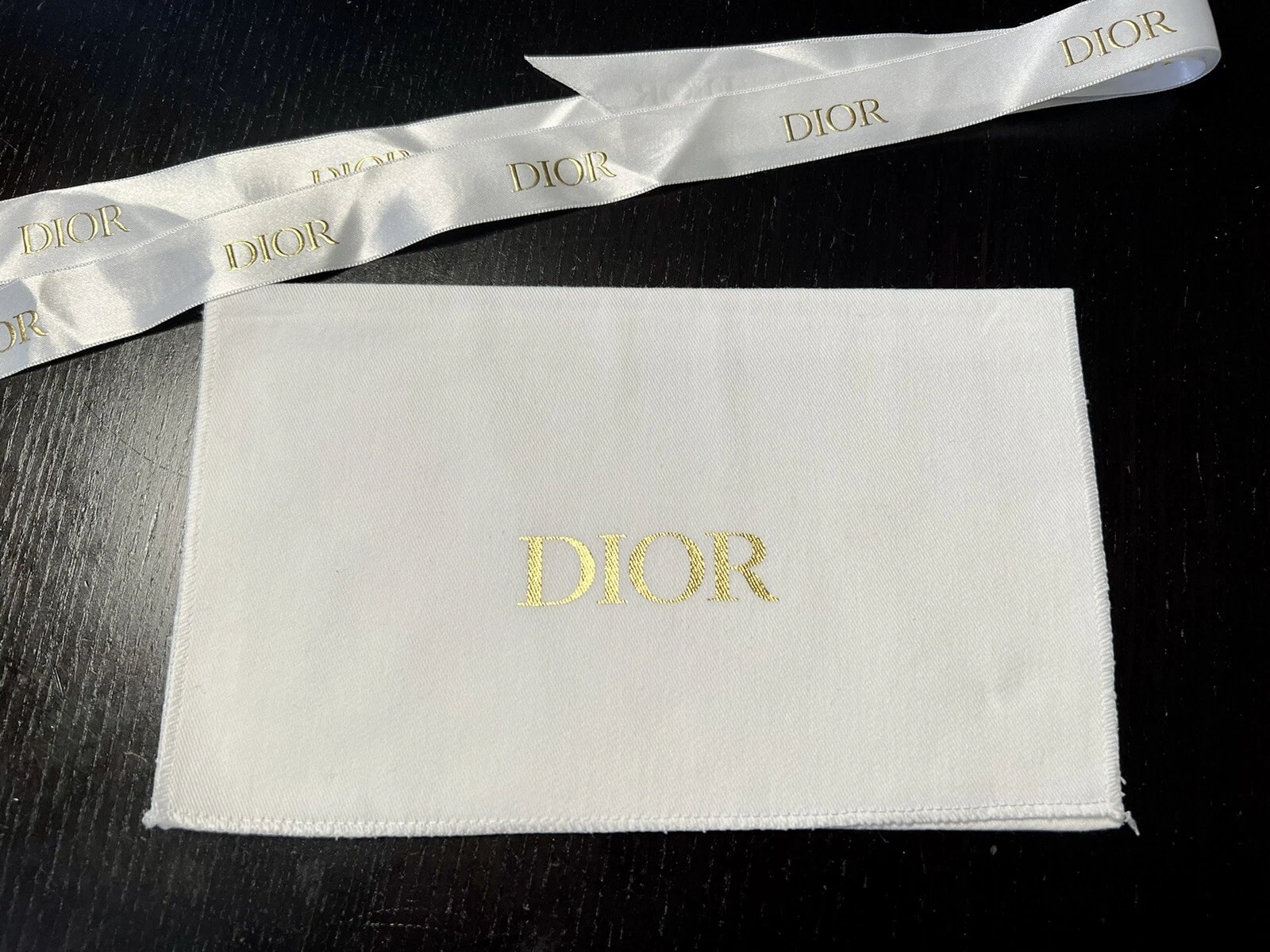 Sac à poussière Dior housse de rangement pochette blanche pour portefeuille 9 x 5,5 pouces avec ruban 57 pouces de long
