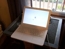 Apple Macbook 2.26GHZ Late 2009 20GB HD Superdrive OSX 10.10