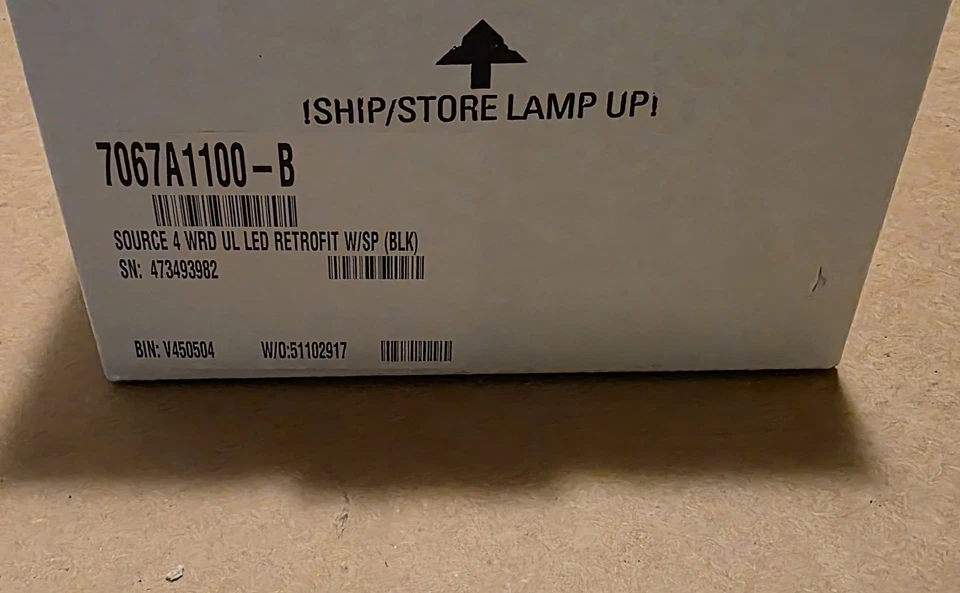 ETC Source 4WRD LED PAR Fixture with Light Engine7067A1100 - Image 2 of 4